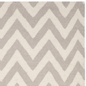 Safavieh Dhurries 557 Hand Woven Flat Weave  Rug Grey / Ivory DHU557C-28