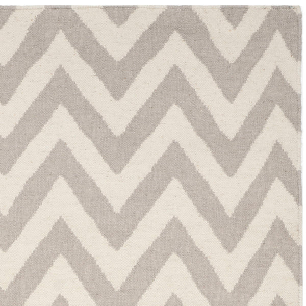 Safavieh Dhurries 557 Hand Woven Flat Weave  Rug Grey / Ivory DHU557C-28