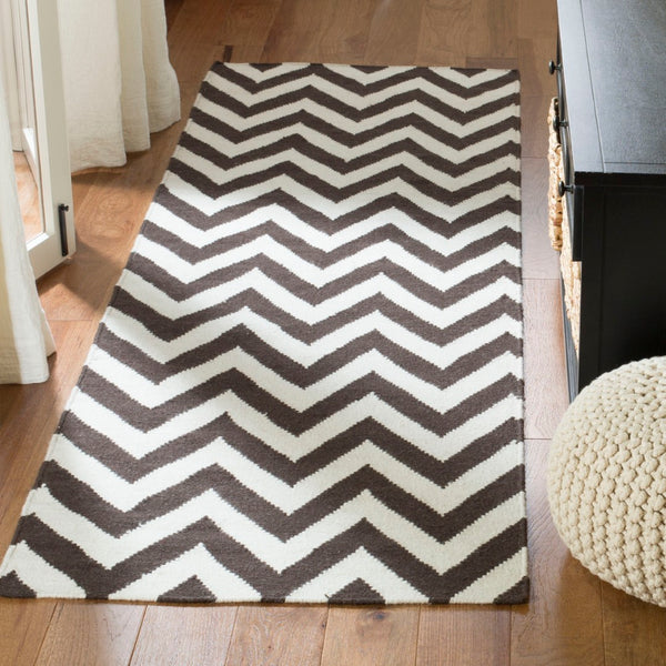 Safavieh Dhurries Hand-woven Flat Weave Rug - Timeless Chevron Design For Elegant Home Décor And Durability Brown ,Ivory 80% Wool,20% Cotton Dhu557d-26