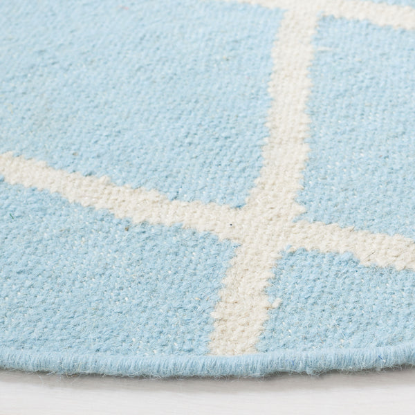 Safavieh Dhurries 565 Hand Woven Flat Weave  Rug Light Blue / Ivory DHU565B-4R