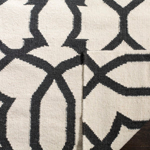 Safavieh Dhurries Handwoven Wool Area Rug - Elegant Geometric Design, Artisan Crafted For Timeless Style Ivory ,Charcoal Wool Dhu753d-8