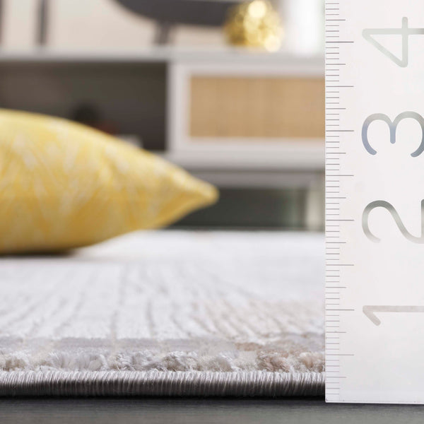 Safavieh Diamond 5'3" X 7'6" Area Rug - Elegant Grey & Light Grey Abstract Design For Modern Living Spaces Grey ,Light Grey Polyester Dia154f-5