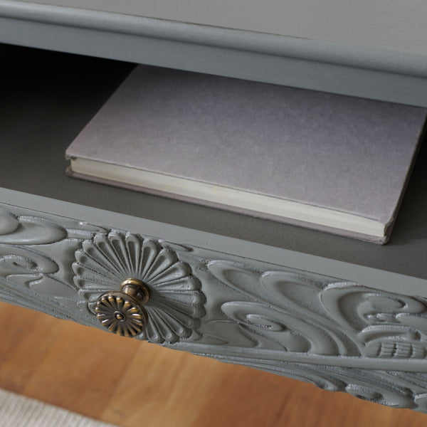 Safavieh Ryleigh 2 Drawer Desk - Timeless Old World Charm Meets Modern Functionality For Your Workspace Distressed Grey DSK5706B