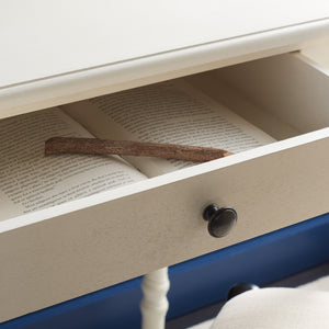 Safavieh Arina Classic One-Drawer Desk With Elegant Turned Legs, Ideal For Small Spaces And Stylish Workspaces Distressed White DSK5710A