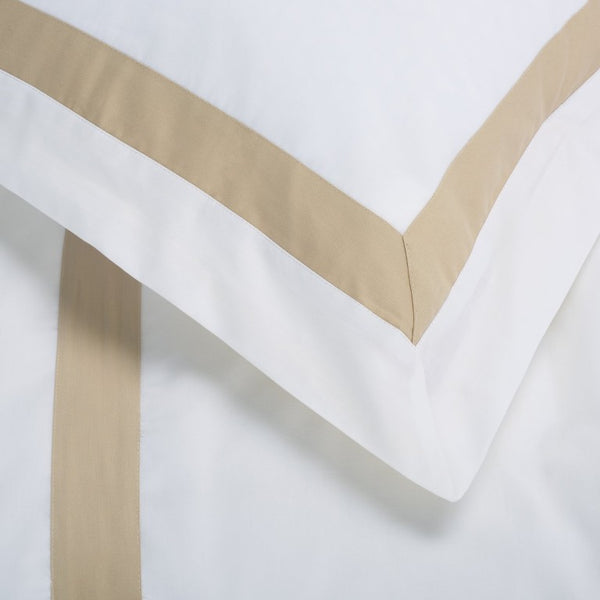 Safavieh Hotel Collection Percale Cotton Duvet Set with Tailored Border for a Serene Bedroom Taupe King DVT1000A-K