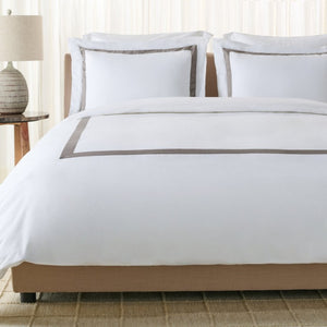 Safavieh Hotel Collection Percale Cotton Duvet Set with Tailored Border for a Serene Bedroom Grey/White Full/Queen DVT1000B-Q