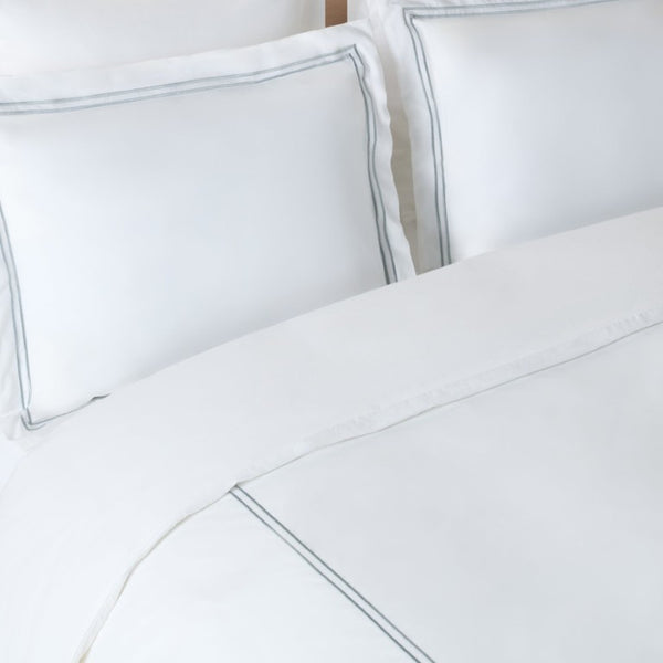 Safavieh Hotel Collection Percale Cotton Duvet Set with Embroidered Accent for King Beds Mist Blue King/Cal.King DVT1001B-K