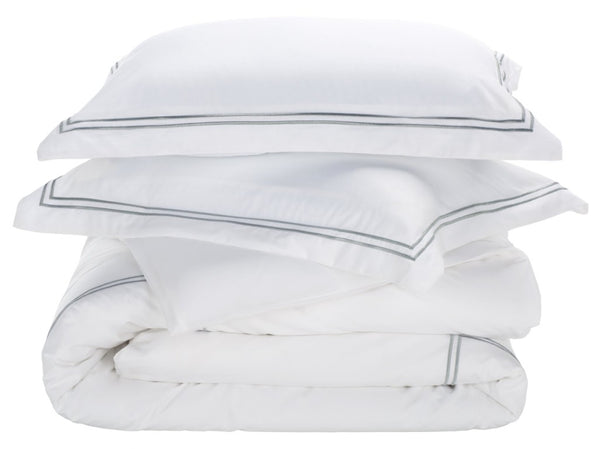 Safavieh Hotel Collection Percale Cotton Duvet Set with Embroidered Accent for King Beds Mist Blue Full/Queen DVT1001B-Q