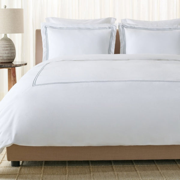 Safavieh Hotel Collection Percale Cotton Duvet Set with Embroidered Accent for King Beds Mist Blue Full/Queen DVT1001B-Q