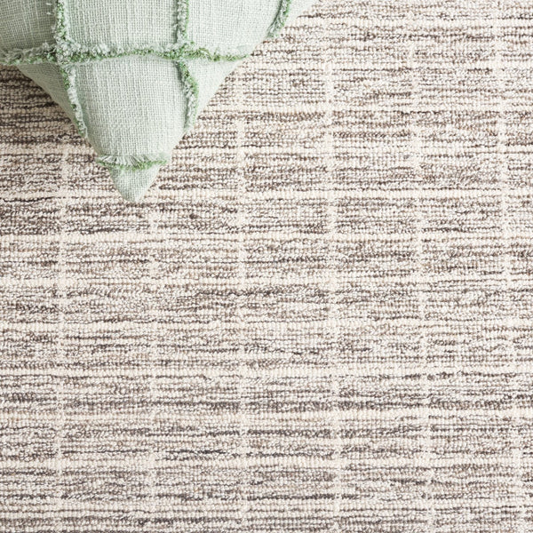 Safavieh Ebony Luxurious Modern Elegance Runner Rug In Soft Ivory And Beige For Timeless Home Décor Natural ,Grey 85% Wool,15% Cotton Ebn139f-6r