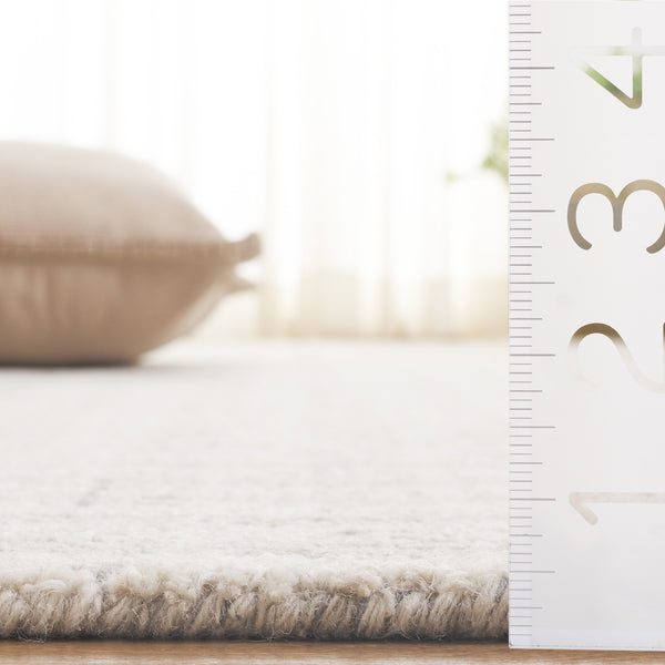 Safavieh Ebony Handcrafted Modern Rug - Plush Wool Blend, Elegant Minimalist Design For Contemporary Spaces Light Grey ,Ivory 85% Wool,15% Cotton Ebn140f-8