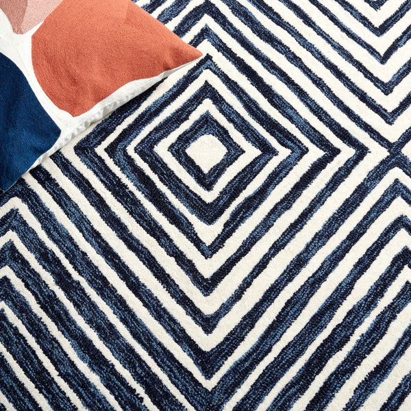 Safavieh Ebony 150 Hand Tufted  Rug Navy / Ivory 6' x 6' Square