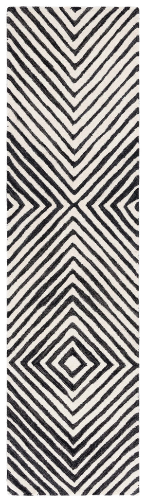 Safavieh Ebony 150 Hand Tufted  Rug Black / Ivory 2'-3" x 9'