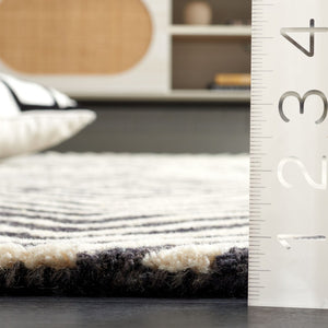 Safavieh Ebony 150 Hand Tufted  Rug Black / Ivory 8' x 10'