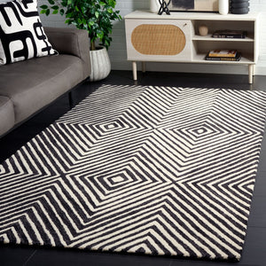 Safavieh Ebony 150 Hand Tufted  Rug Black / Ivory 8' x 10'