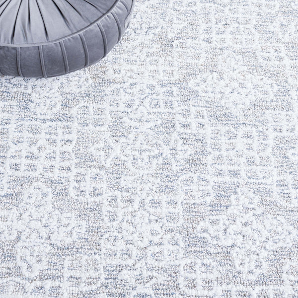 Safavieh Ebony 201 Hand Tufted Traditional Rug Grey / Ivory 4' x 6'