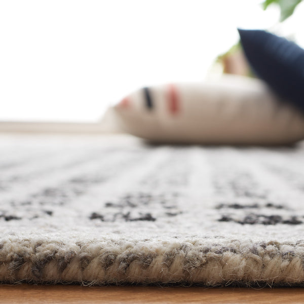 Safavieh Ebony 203 Checkered Hand Tufted Modern Rug Silver / Black 5' x 8'