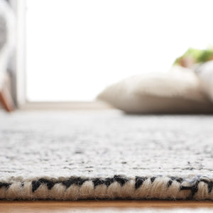 Safavieh Ebony 204 Hand Tufted Geometric Rug Silver / Black 5' x 8'