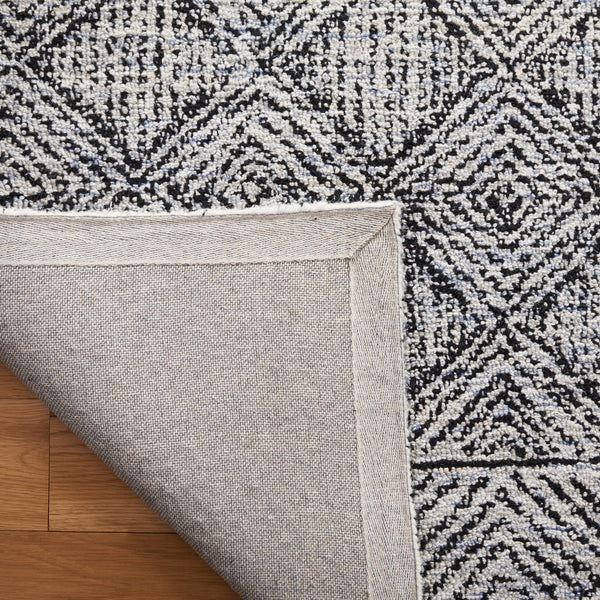 Safavieh Ebony 204 Hand Tufted Geometric Rug Silver / Black 4' x 6'