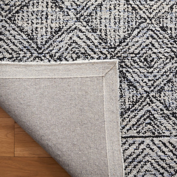 Safavieh Ebony 204 Hand Tufted Geometric Rug Silver / Black 5' x 8'