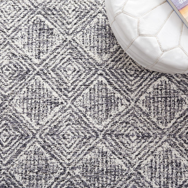 Safavieh Ebony 204 Hand Tufted Geometric Rug Charcoal / Ivory 4' x 6'