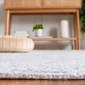 Safavieh Ebony 205 Hand Tufted Traditional Rug Grey / Ivory 5' x 8'