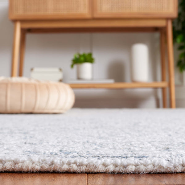 Safavieh Ebony 205 Hand Tufted Traditional Rug Grey / Ivory 5' x 8'