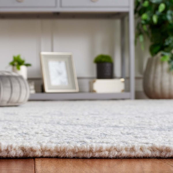 Safavieh Ebony 206 Hand Tufted Traditional Rug Grey / Ivory 5' x 8'