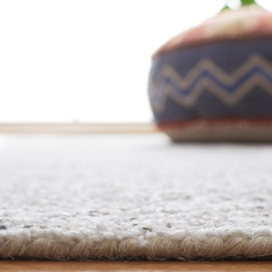 Safavieh Ebony 207 Hand Tufted Traditional Rug Grey / Ivory 5' x 8'