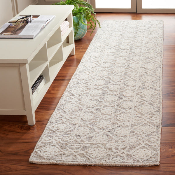 Safavieh Ebony 208 Hand Tufted Traditional Rug Grey / Ivory 4' x 6'