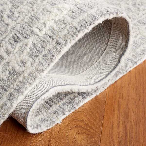 Safavieh Ebony 208 Hand Tufted Traditional Rug Grey / Ivory 5' x 8'