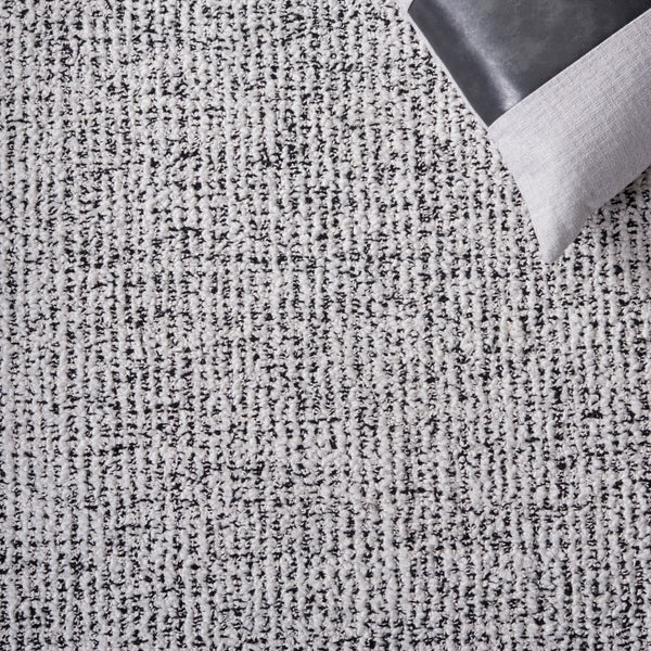 Safavieh Ebony 210 Hand Tufted Traditional Rug Ivory / Black 5' x 8'