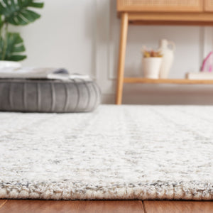 Safavieh Ebony 212 Hand Tufted Traditional Rug Ivory / Grey 5' x 8'