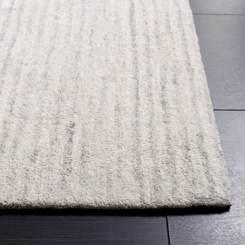 Safavieh Ebony 253 EBN253 Hand Tufted Modern Rug Beige / Grey EBN253G-8