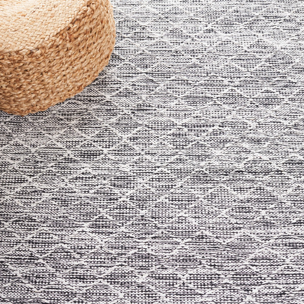 Safavieh Ebony 313 EBN313 Flatweave  Rug Ivory / Black EBN313Z-8