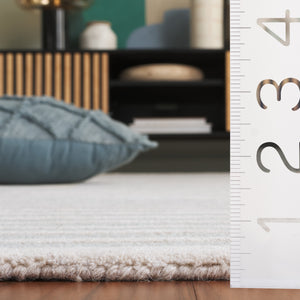 Safavieh Ebony Modern Runner Rug - Hand Tufted Wool & Cotton, Elegant Minimalist Design For Hallway Decor Light Blue ,Ivory 80% Wool,20% Cotton Ebn325m-5