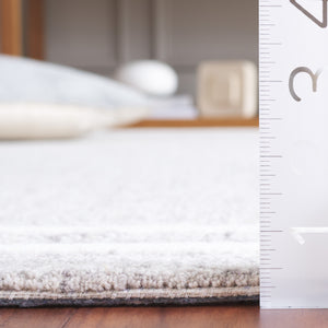 Safavieh Ebony Hand-tufted Area Rug In Grey And Ivory - Luxurious Wool And Cotton Blend For Elegant Living Spaces Grey ,Ivory 80% Wool,20% Cotton Ebn362f-4