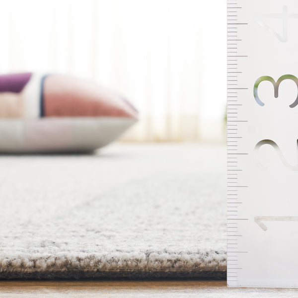 Safavieh Ebony Luxurious Hand-tufted Runner Rug - Contemporary Grey And Beige Design For Timeless Elegance Grey ,Beige 80% Wool % 20% Cotton Ebn525f-5