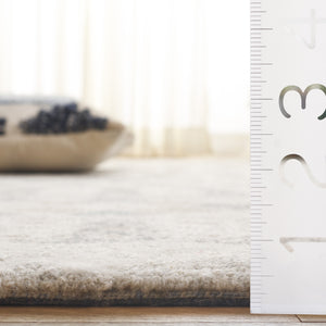 Safavieh Ebony Hand-tufted Runner Rug In Elegant Grey And Ivory - Luxurious Wool Blend For High-traffic Areas Grey ,Ivory 80% Wool % 20% Cotton Ebn532f-5