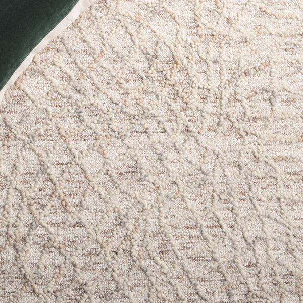 Safavieh Ebony Handcrafted Runner Area Rug - Modern Elegance For Hallways With Soft Wool-cotton Blend Beige ,Grey 80% Wool,20% Cotton Ebn534b-5