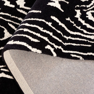 Safavieh Ebony Modern Hand-tufted Area Rug – Elegant Runner For Hallways, Entryways, And Home Decor Luxury Black ,Ivory 80% Wool,20% Cotton Ebn550z-5