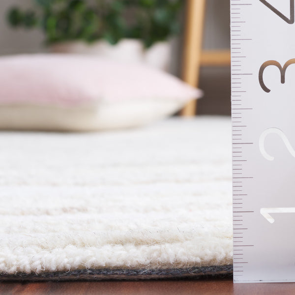 Safavieh Ebony Hand Tufted Runner Rug - Luxurious Ivory And Beige Design For Modern Home Décor Elegance Ivory ,Beige 80% Wool,20% Cotton Ebn551a-5