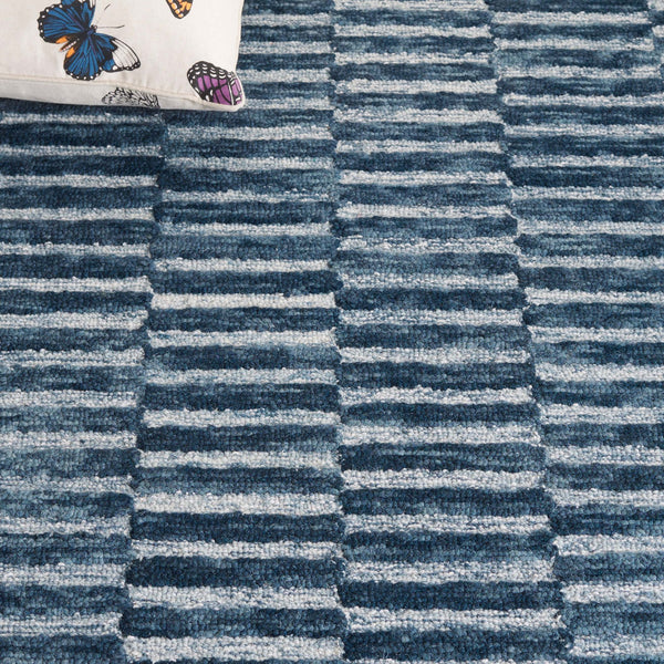 Safavieh Ebony Hand-tufted Wool & Cotton Rug - Elegant Stripe Design For Timeless Home Décor And Comfort Navy ,Light Blue 80% Wool 10% Cotton Ebn751n-4