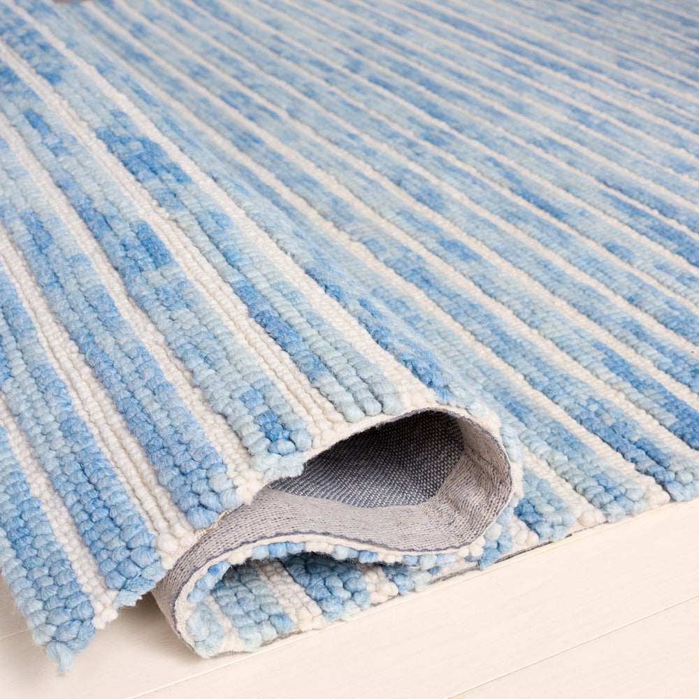 Safavieh Ebony Hand-Tufted Light Blue & Ivory Round Rug - Wool Cotton Coastal Stripe, Plush Low-Profile Elegance 6'-0" x 6'-0" EBN755L-6R