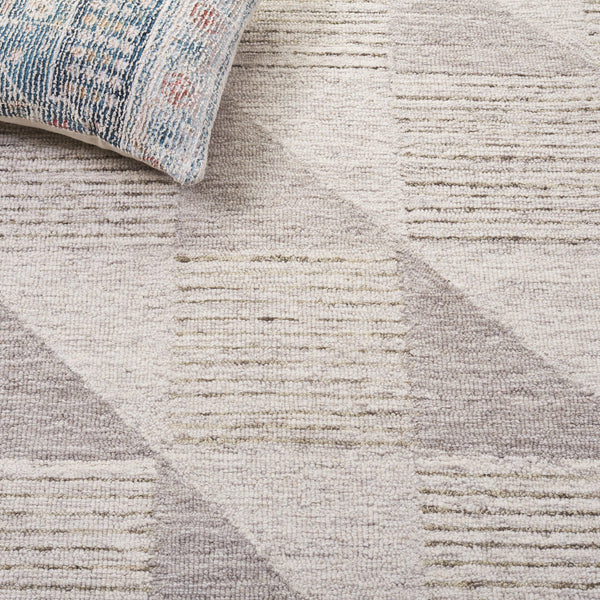 Safavieh Ebony Hand-tufted Runner Rug - Timeless Elegance With Geometric Design For Hallway Or Entryway Decor Grey Wool & Cotton Ebn823f-5