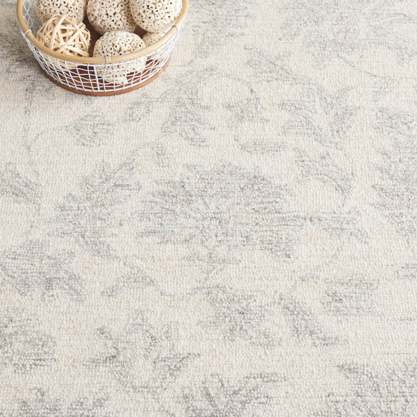 Safavieh Ebony Hand-tufted Area Rug: Luxurious Wool Blend With Intricate Grey Patterns For Elegant Living Spaces Ivory ,Grey 80% Wool,20% Cotton Ebn905a-5