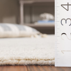 Safavieh Ebony Modern Hand-tufted Runner Rug In Elegant Grey And Beige - Luxurious Comfort And Style Grey ,Beige 80% Wool,20% Cotton Ebn928f-5