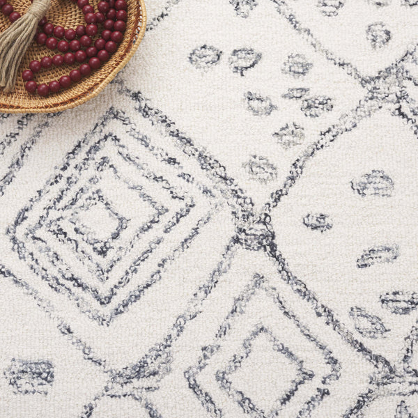 Safavieh Ebony Hand-tufted Runner Rug - Luxurious Wool & Cotton Blend, Modern Ivory And Grey Design, India Ivory ,Grey 80% Wool,20% Cotton Ebn929a-5