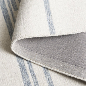 Safavieh Ebony Handcrafted Runner Area Rug - Luxurious Wool And Cotton Blend For Elegant Home Décor Ivory ,Blue 80% Wool 20% Cotton Ebn951m-5