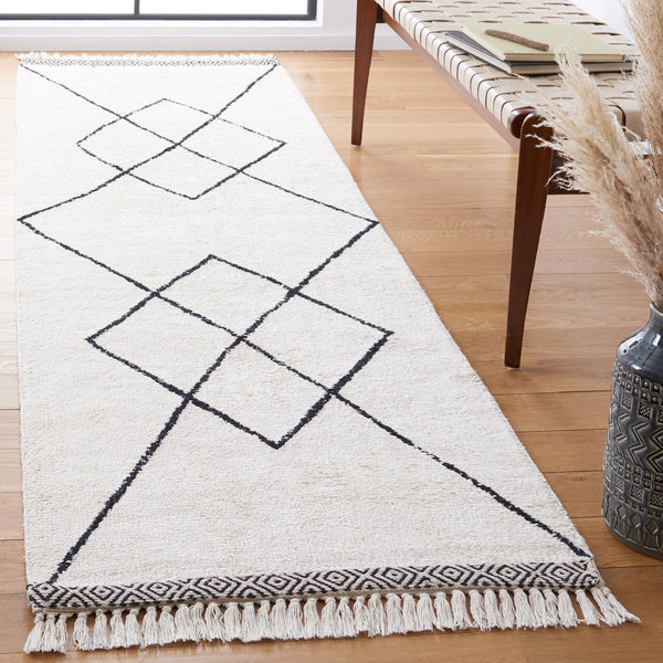 Safavieh Easy Hand Woven Cotton Area Rug - Minimalist Charm With Timeless Elegance, Washable For Easy Care Ivory ,Black Cotton Ecr210a-2